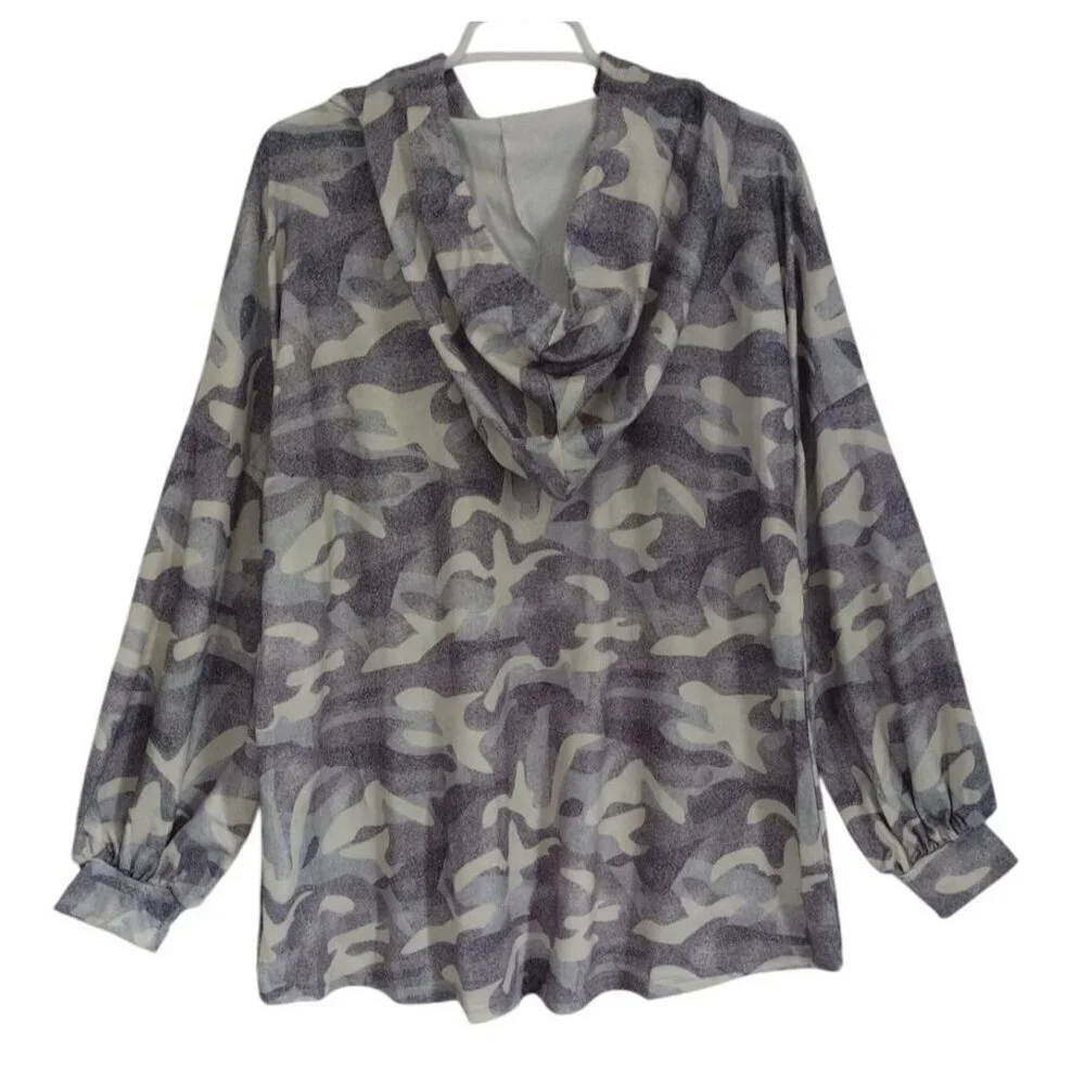 Men's camouflage drawstring hoodie, cotton and polyester, size M, NWOT.
